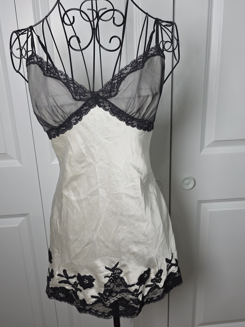 Victoria’s Secret Y2K Silk Lace Slip Dress S